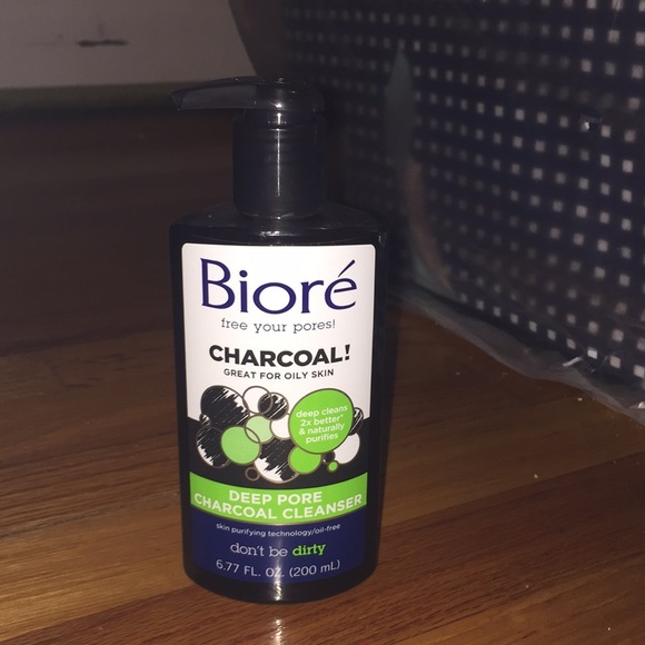 Bioré deep pore charcoal cleanser - Picture 3 of 3